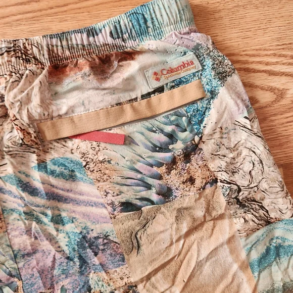 EUC Columbia Multicolor Patterned Cargo Shorts - Picture 6 of 10